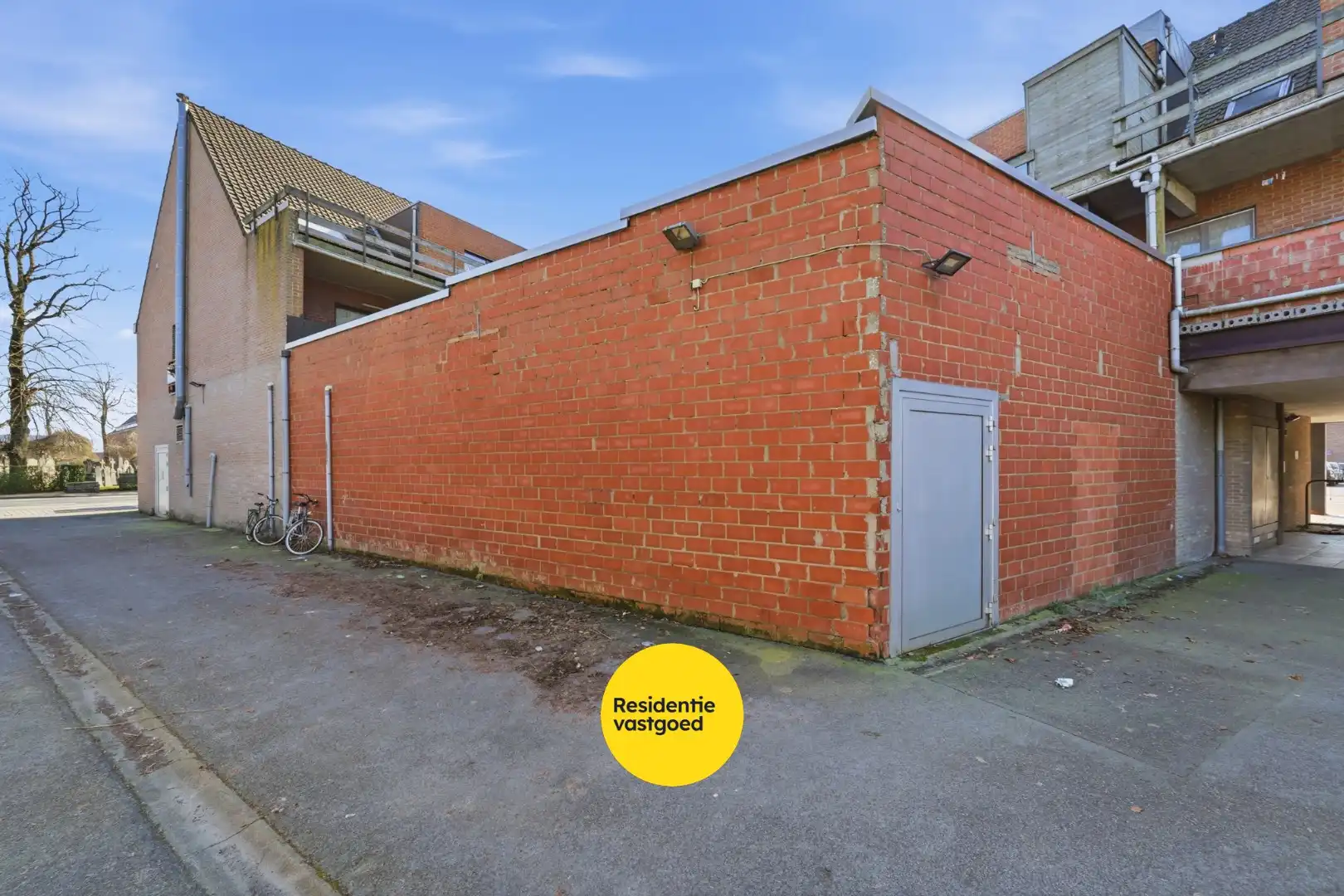 Te koop: Ruim handelspand met uitstekende visibiliteit in het centrum van Torhout foto 13