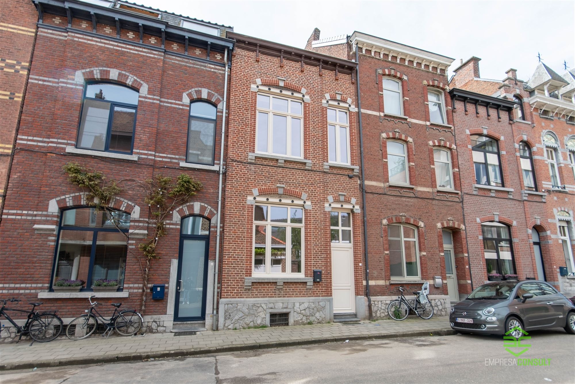 Karaktervolle gezinswoning met 3 slpk en stadstuin, in het centrum! foto 2