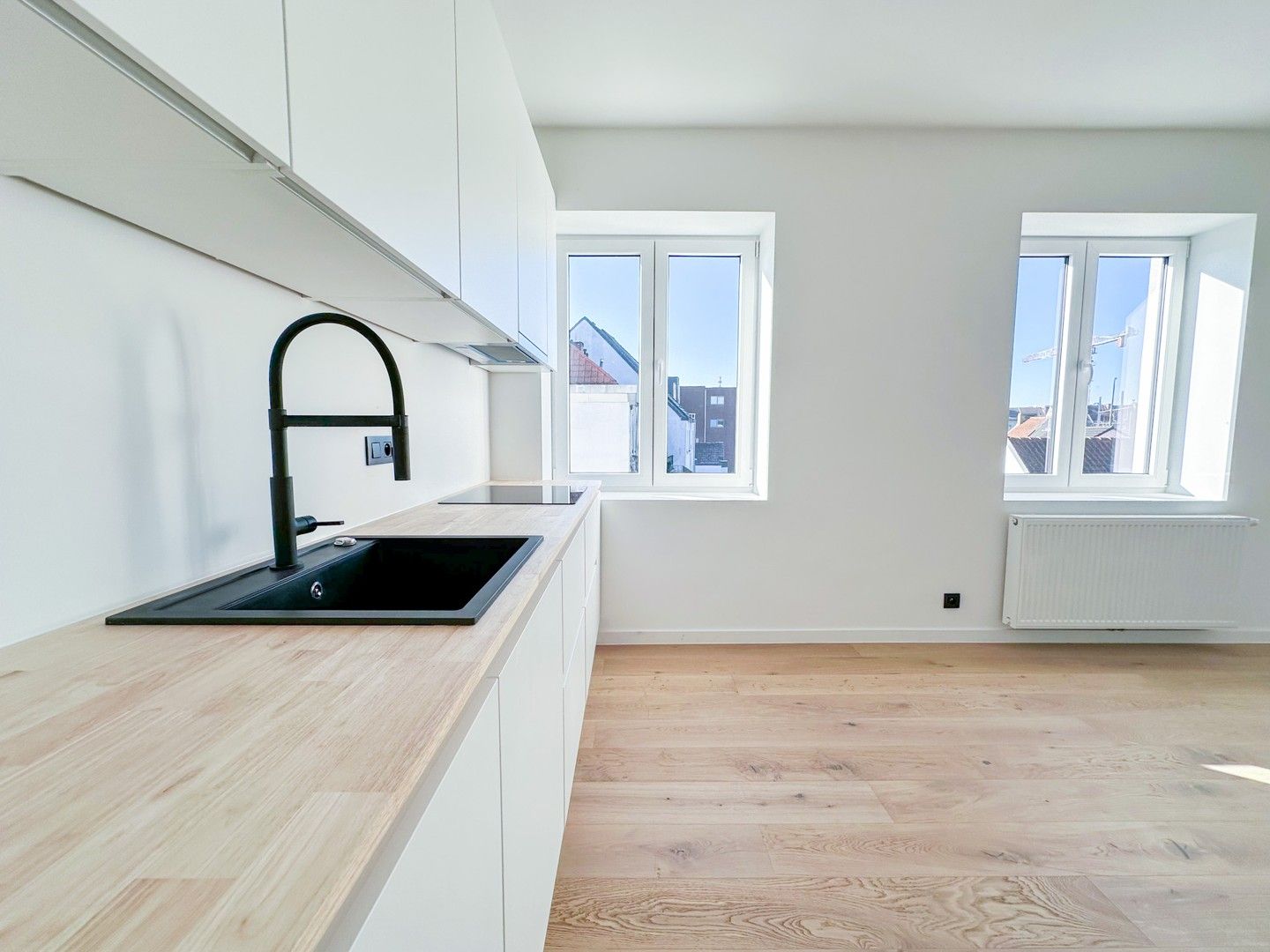 Totaal gerenoveerd, lichtrijk en ruim duplex appartement foto 2
