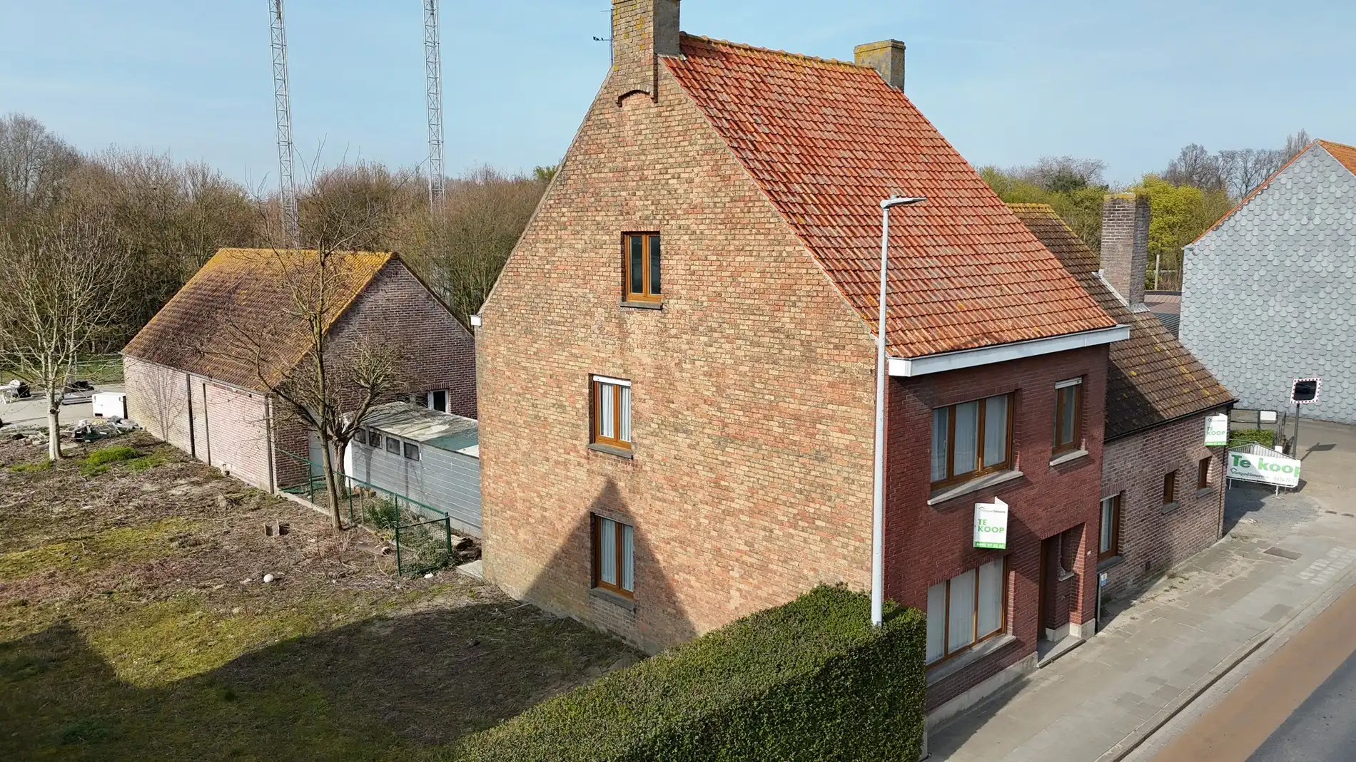 Alleenstaande woning met naastliggend stuk bouwgrond en weide te Eernegem foto 38