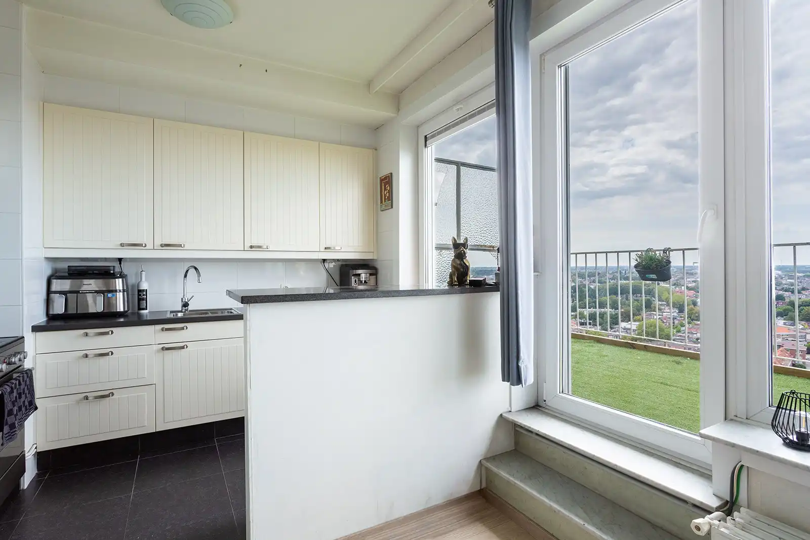 Lichtrijk appartement met ruim terras foto 8