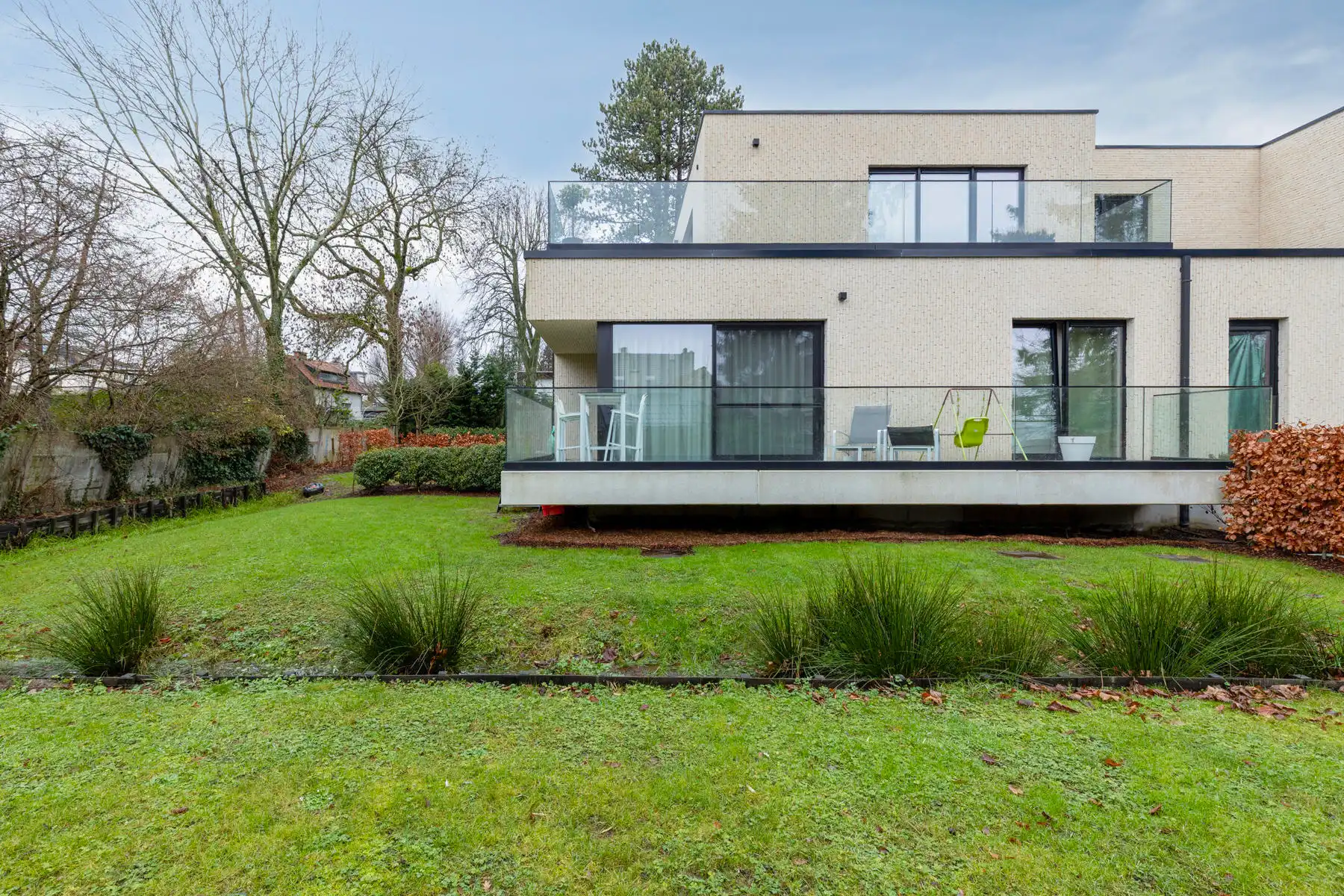 Stijlvol gelijkvloers appartement met tuin op topligging foto 2