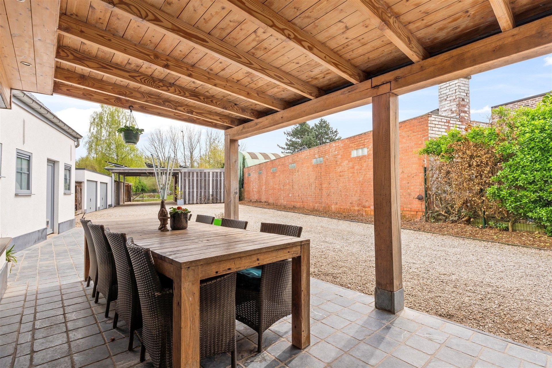 Indrukwekkende woning op een ruim perceel van 2208 m². foto 23