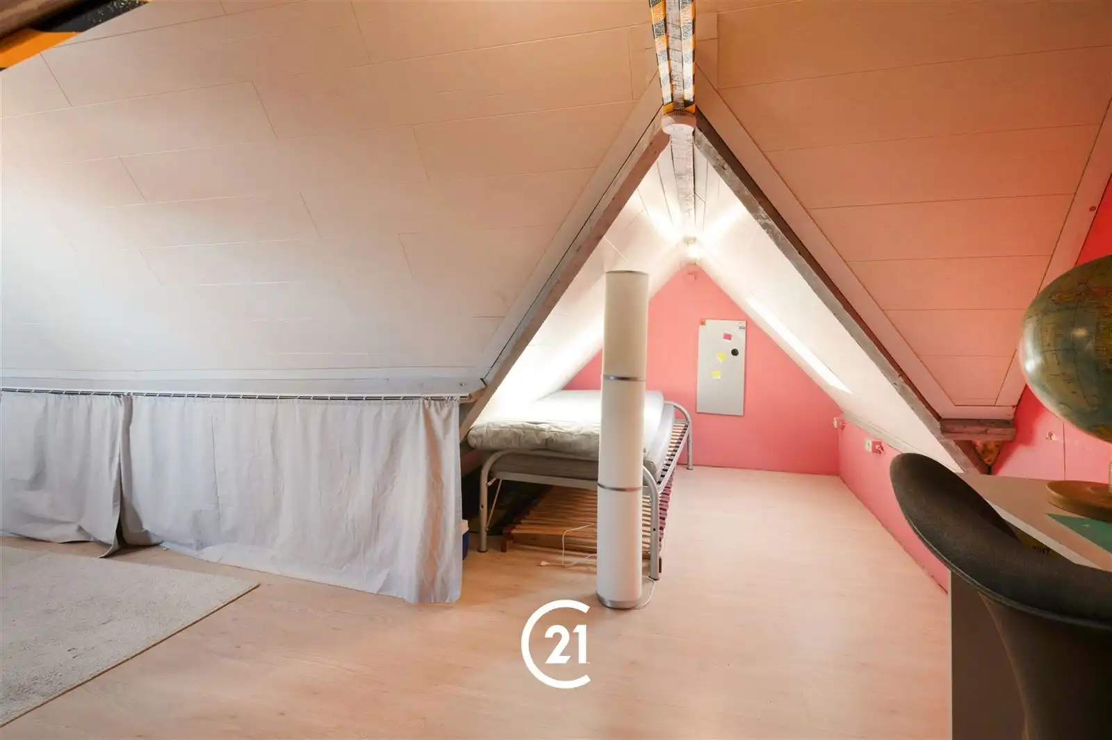 Instapklare gezinswoning met private parking. foto 11