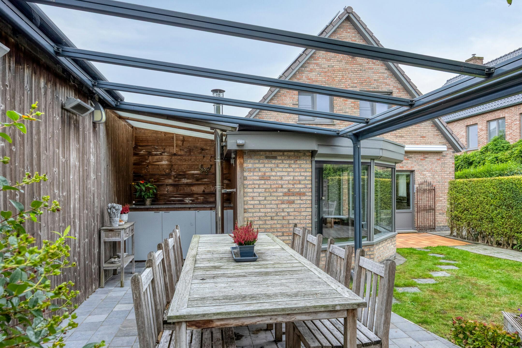 Unieke handelswoning met magazijn in Zomergem foto 34