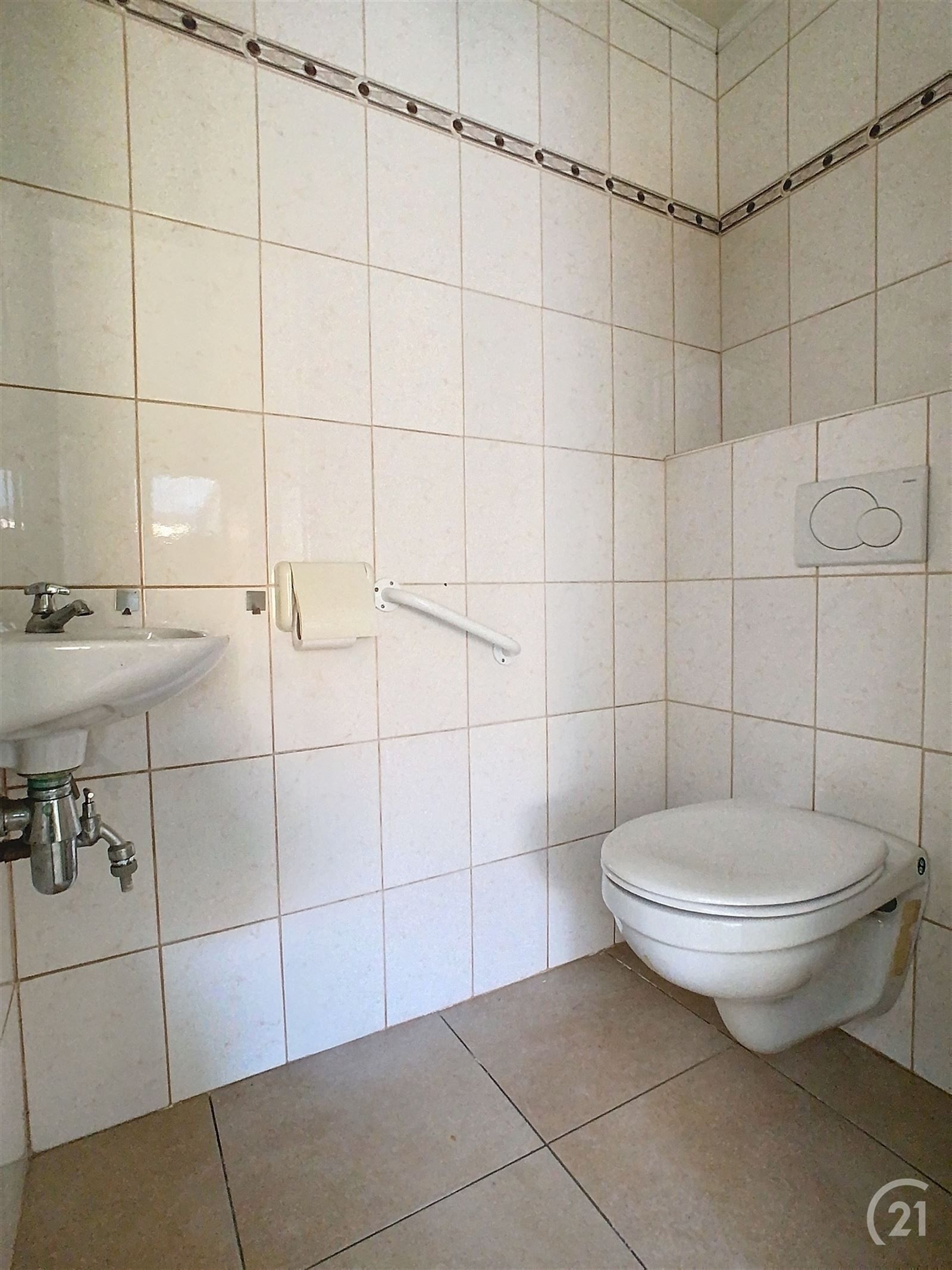 Gerenoveerde woning met tuin in rustige straat foto 12