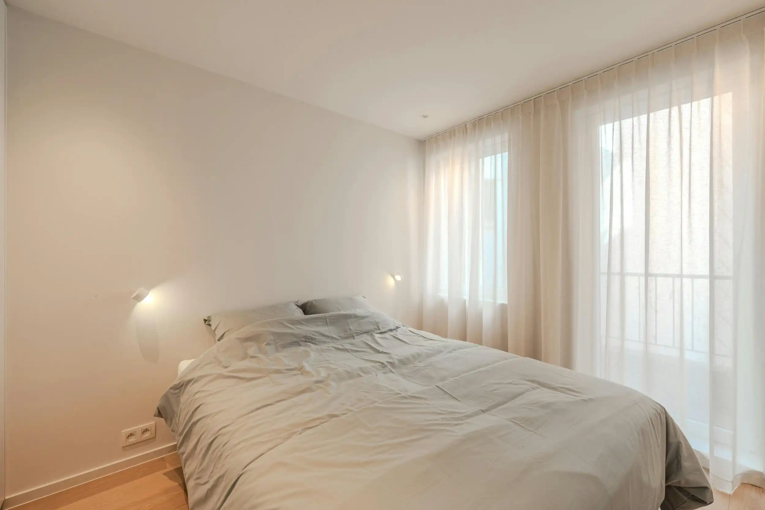 Luxueus gerenoveerd 2-slaapkamerappartement te Oostende foto 14