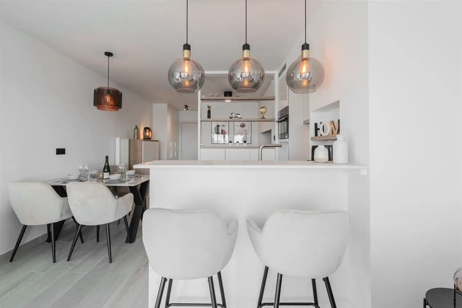 Moderne studio met frontaal zeezicht foto 7