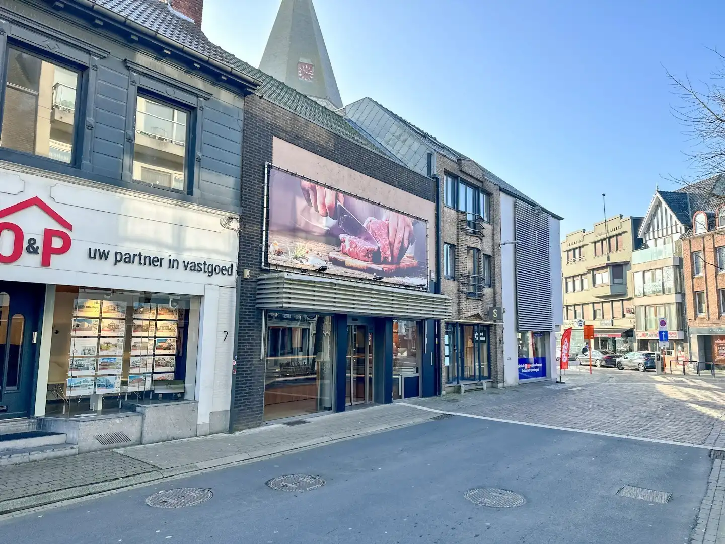 Hoofdfoto van de publicatie: Handelpand met winkel, atelier en woonst, commerciële ligging, Torhout
