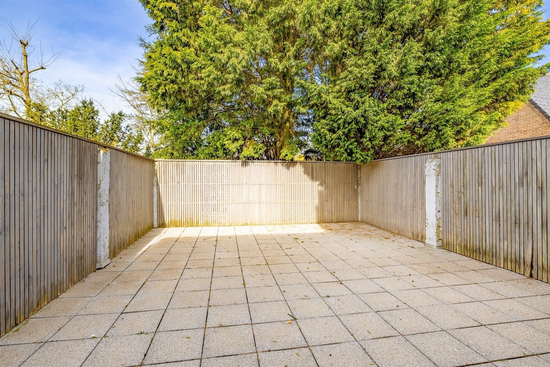 Ruim 2 slpk app met groot terras en garage in Ten-Ede foto 11