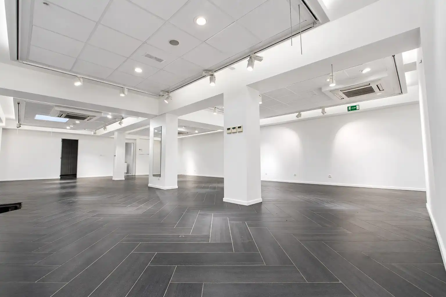 Breed instapklaar handelspand 320 te huur Knokke  foto 8