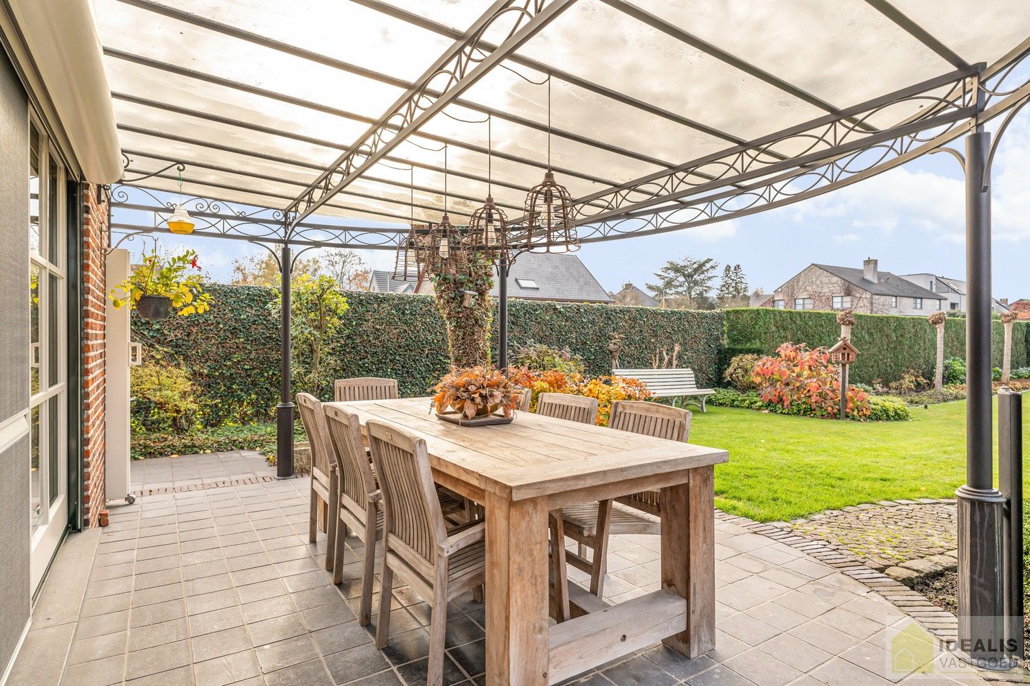 RUIME, INSTAPKLARE EN ENERGETISCH AANGEPASTE WONING VOORZIEN VAN 15 ZONNEPANELEN EN ZONNEBOILER. RIANTE WOONKAMER, KNAPPE KEUKEN, APART BUREEL, APARTE HOBBYRUIMTE, FIJNE WASPLAATS, 4 SLAAPKAMERS, 2 BADKAMERS EN INPANDIGE GARAGE! foto 7