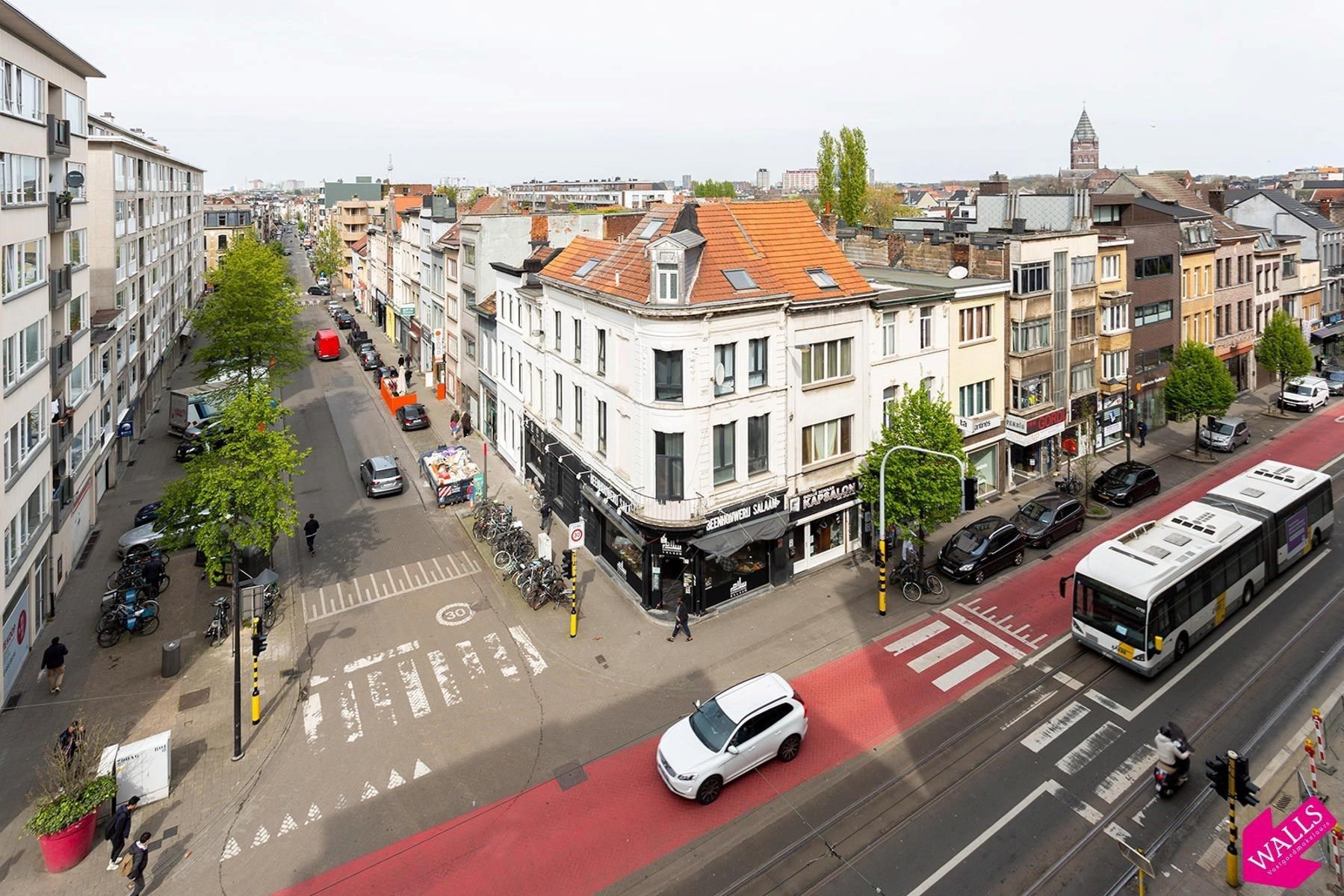 Ruim appartement met 2 slaapkamers en terras foto 12