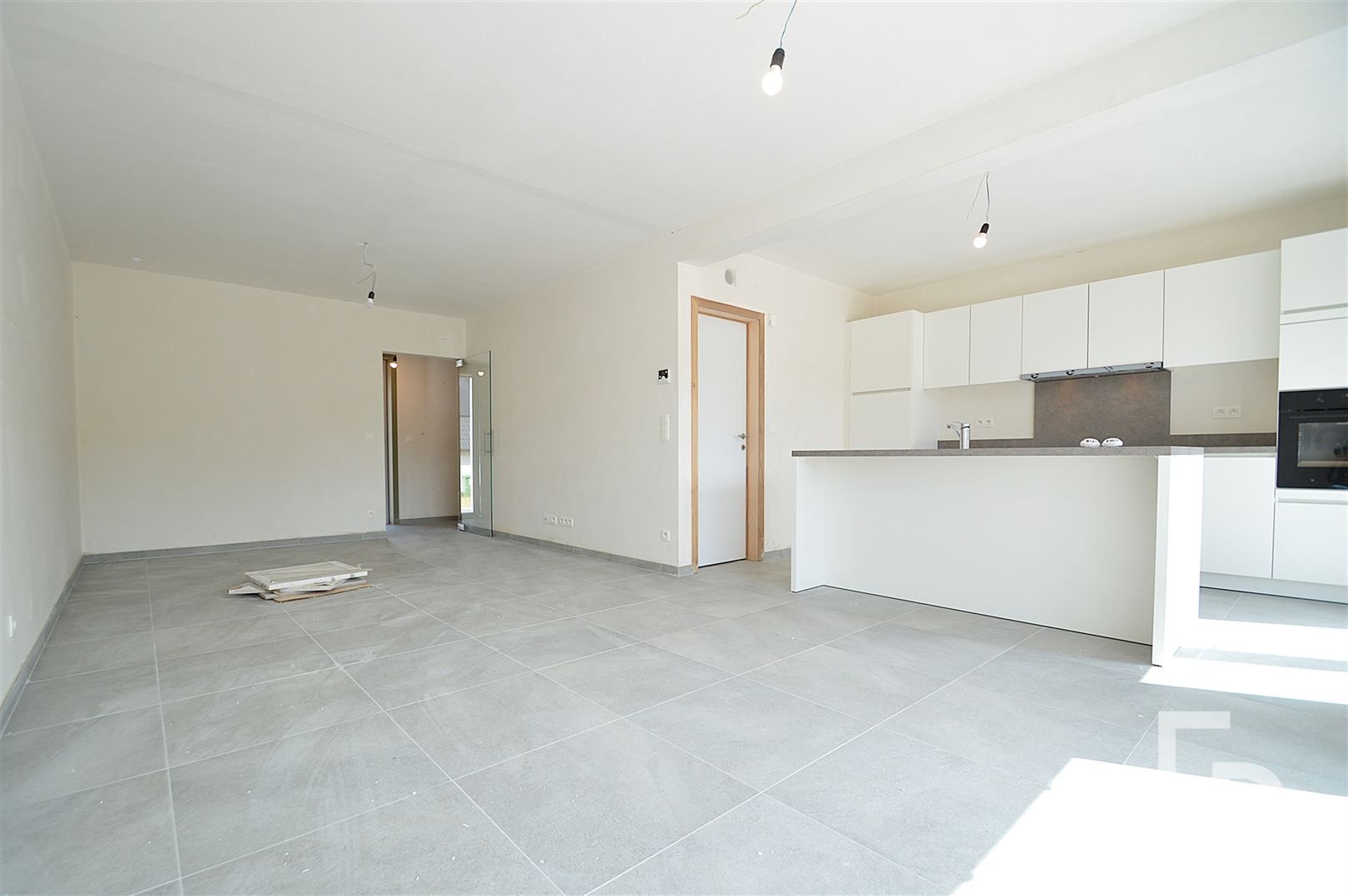 Nieuwbouwwoning met carport te huur in Wijtschate. foto 2