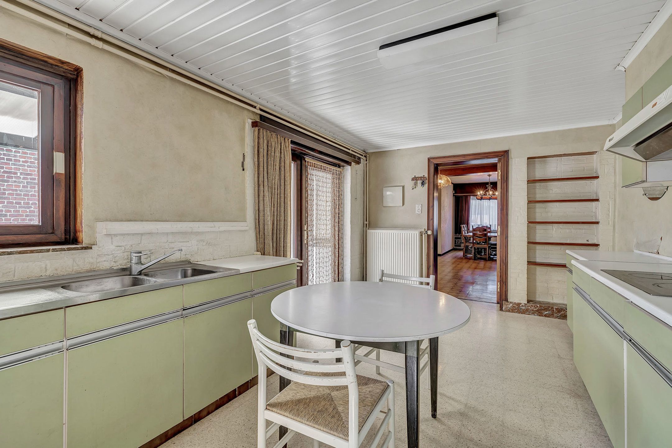 Ruime te renoveren woning op toplocatie foto 7