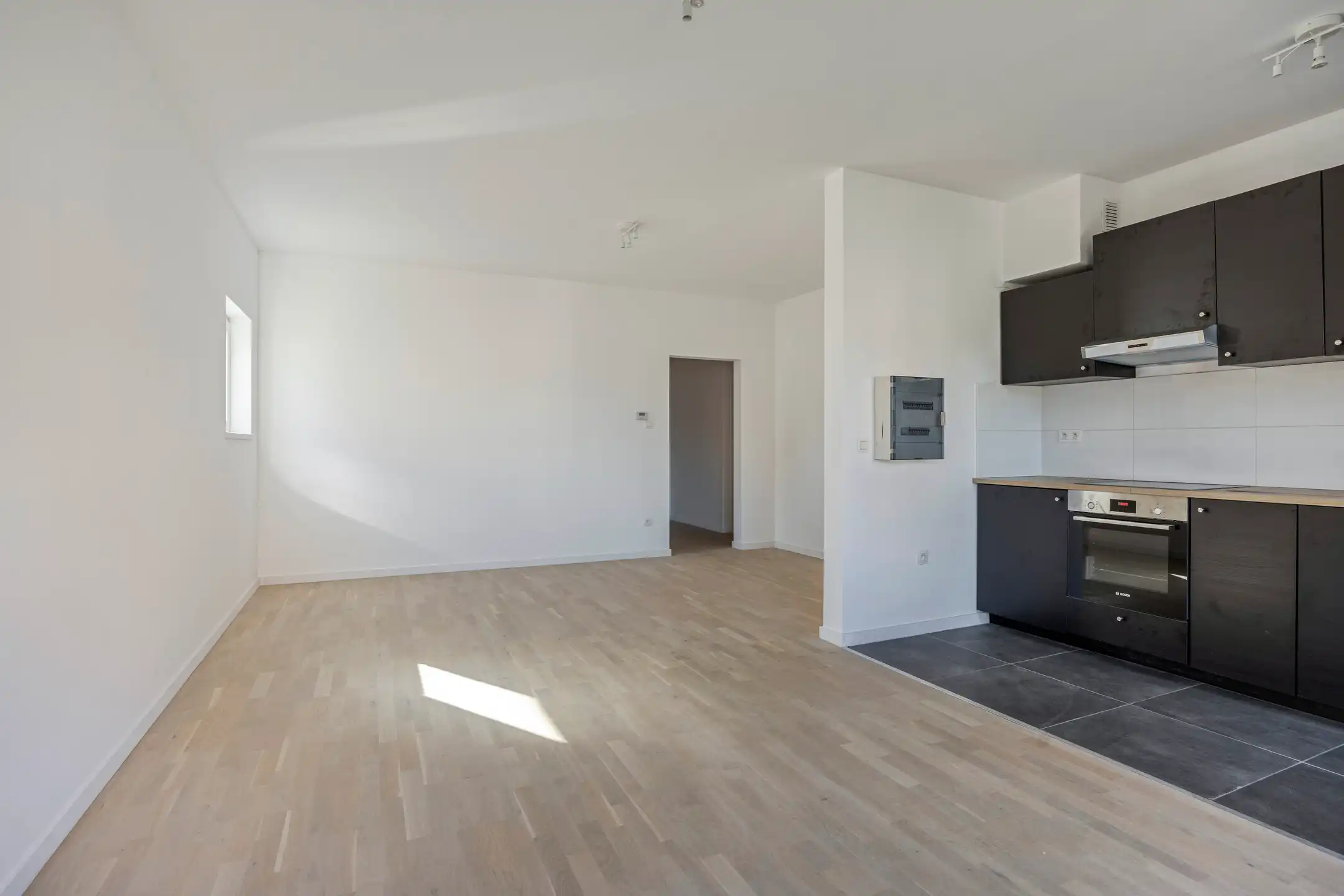 Gelijkvloers, gerenoveerd appartement met 2 slaapkamers foto 7