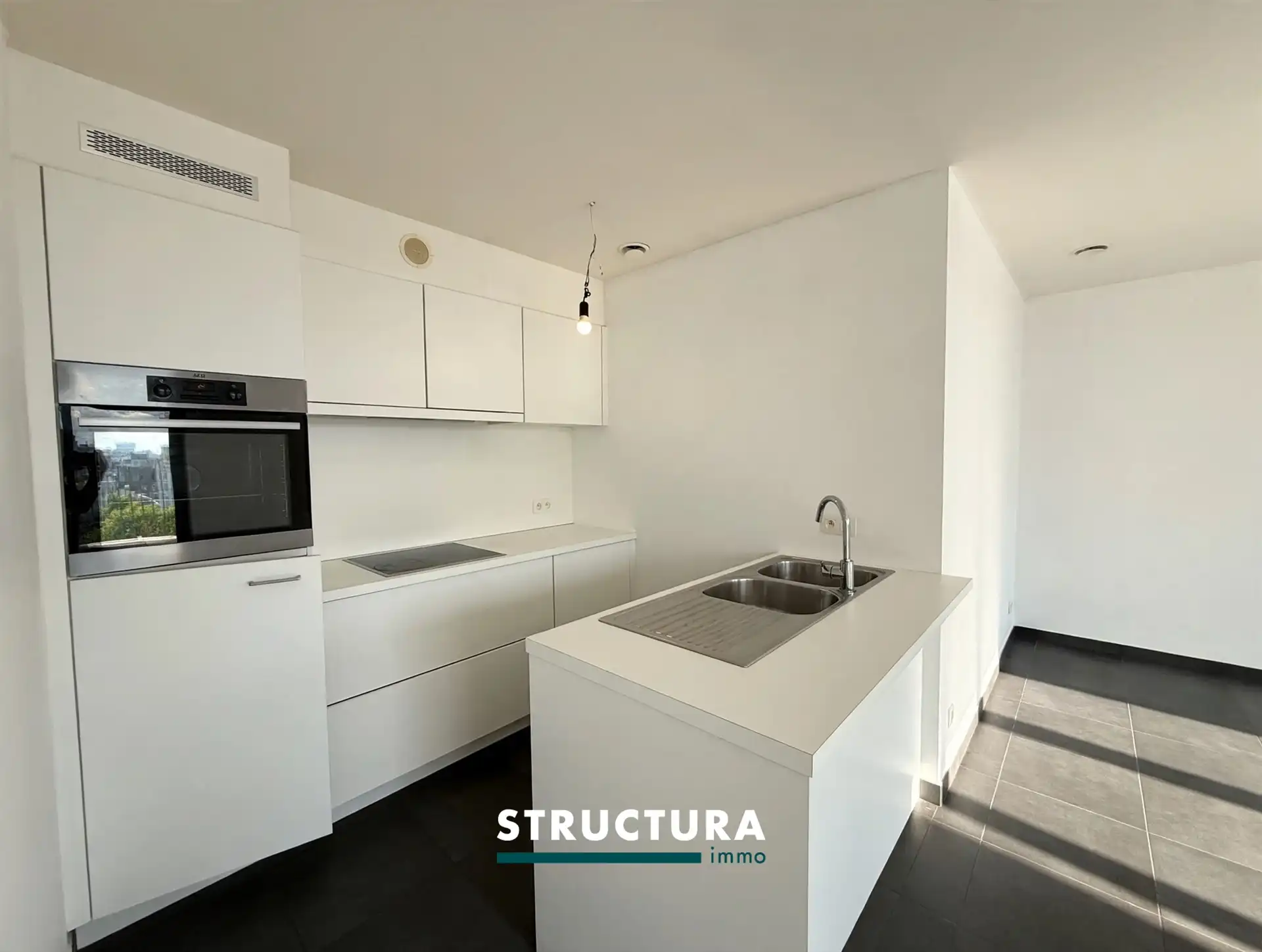 Appartement met ruim terras, staanplaats aan de Markt foto 5