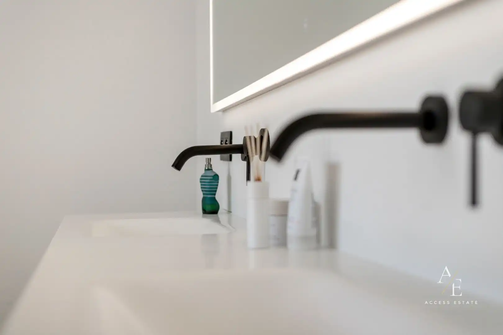 OOSTERZELE - Strakke designvilla met zwembad uit 2020! foto 19