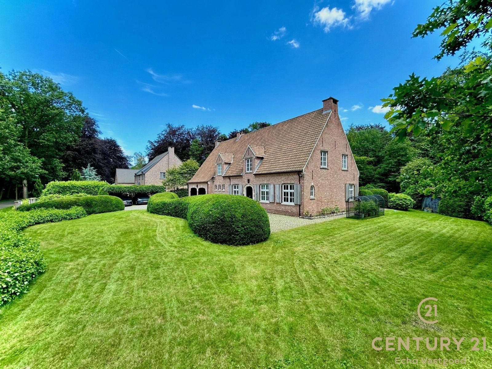 Luxe villa met prachtig aangelegde tuin en zwembad op 2870m2 foto 2