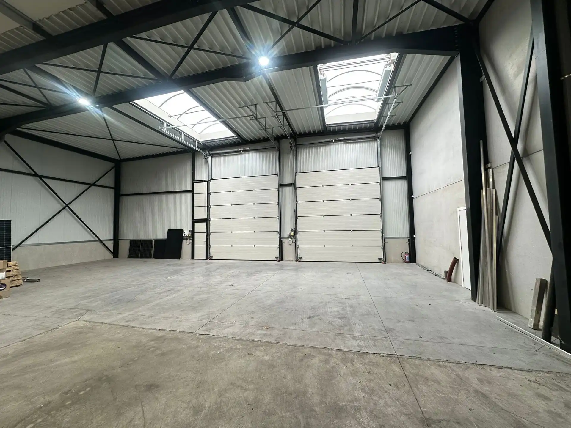 Magazijn + kantoor te huur foto 5