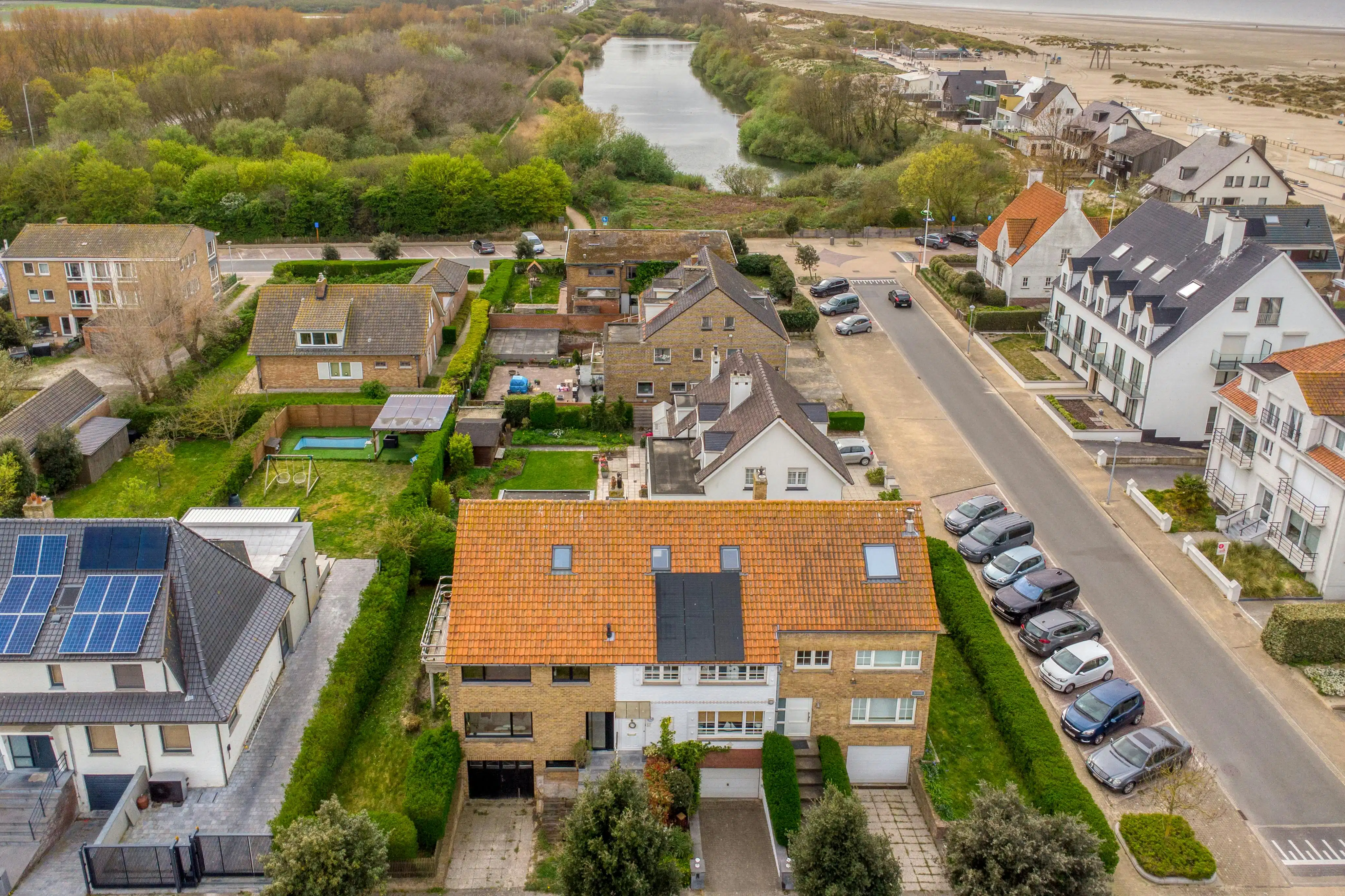 Huis met 4 slaapkamers te koop in strandwijk van Zeebrugge foto {{pictureIndex}}