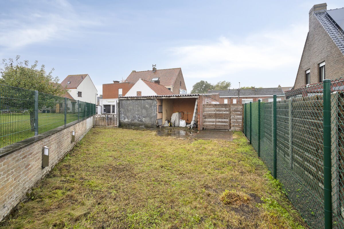 Te renoveren huis te koop met garage in Aartrijke foto 14