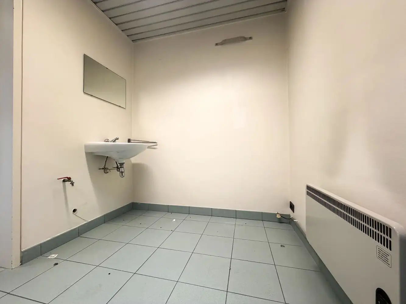 Ruim handelspand (161m²) op topligging in Torhout! foto 19