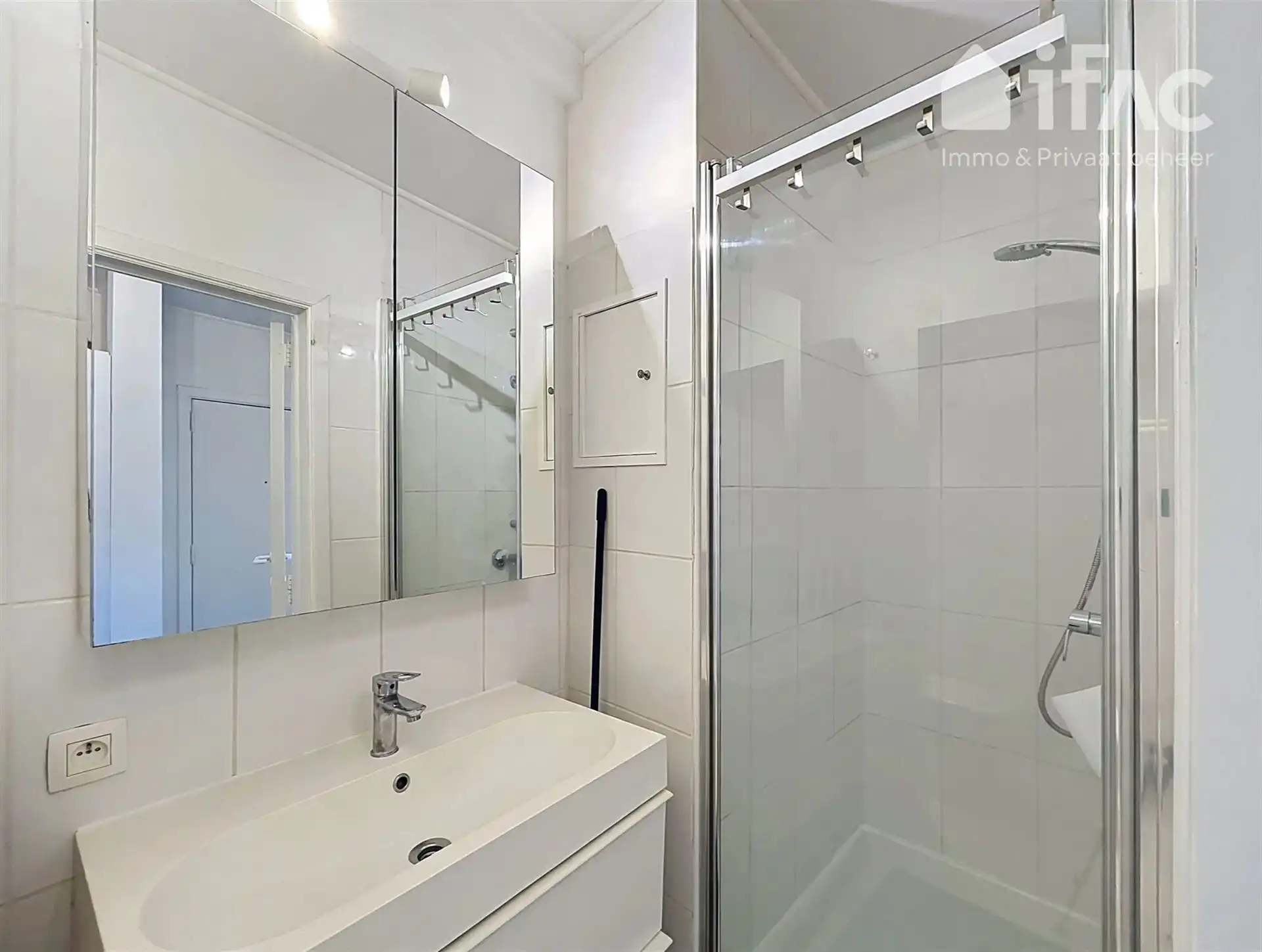 Uitstekend gelegen en gemeubeld 1 slaapkamer appartement foto 11