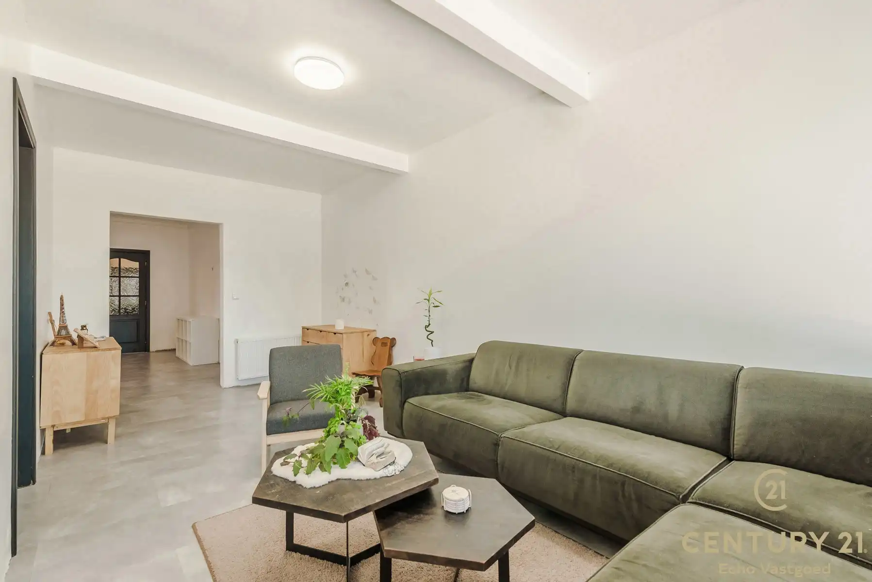 Veelzijdige en ruime centraal gelegen hoekwoning  foto 3