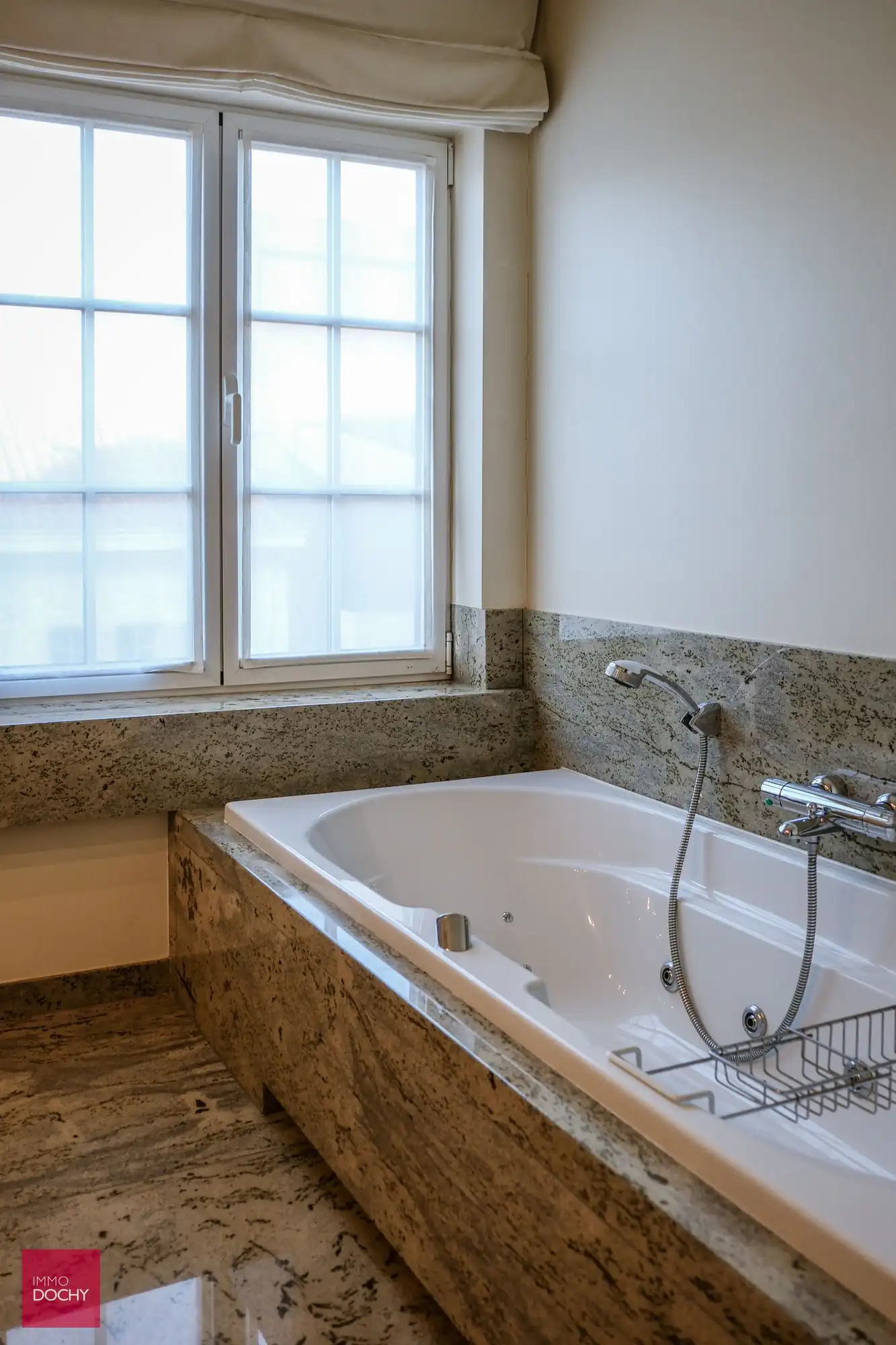 Ruim en standingvol ingericht appartement | Stormestraat foto 10