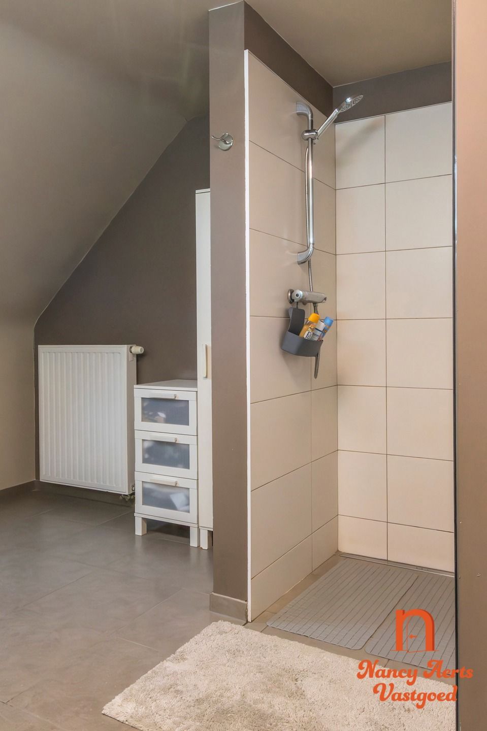 Lichtrijk duplexappartement met ruim terras en eigen ingang foto 16