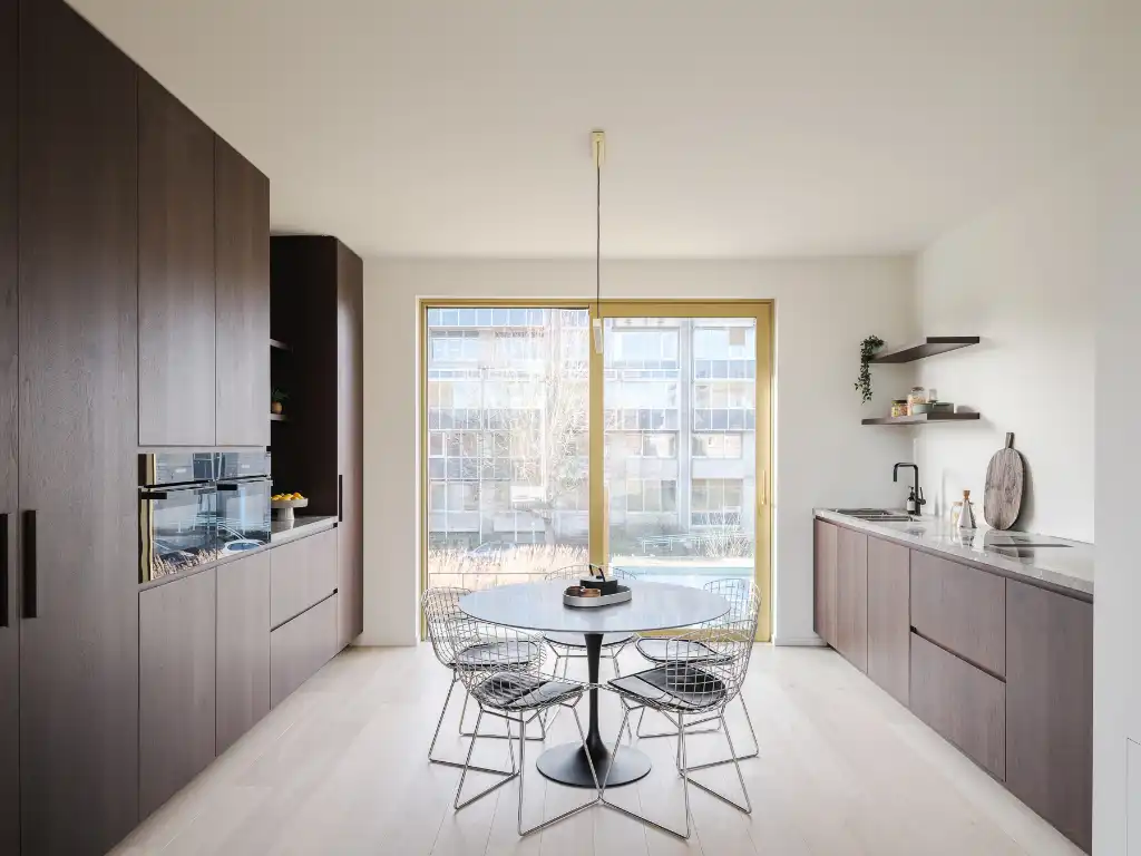 Architecturale nieuwbouw ‘townhouse’ met zicht op het water en meerdere terrassen foto 9