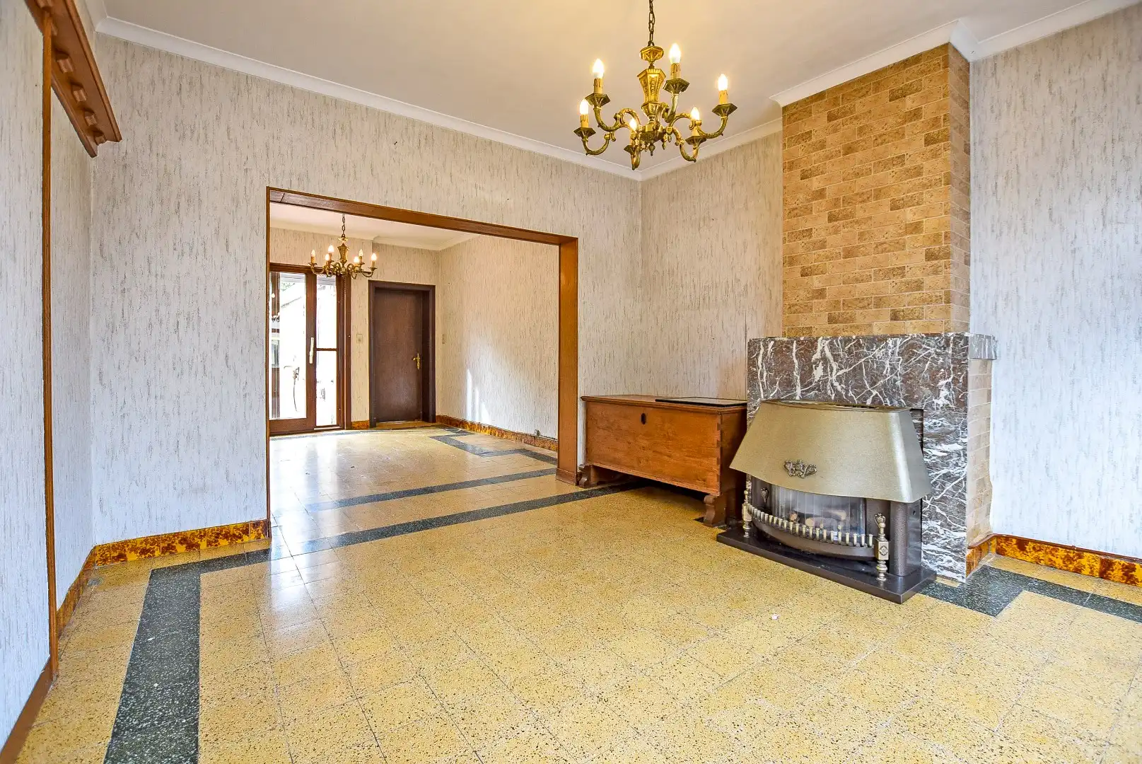 Zeer ruime te renoveren woning met statige gevel op 445 m² met zuid-west georiënteerde tuin. foto 3
