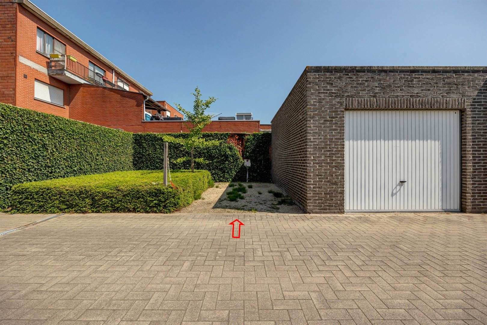 Instapklaar appartement met groot terras en autostaanplaats foto 21