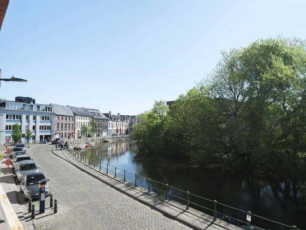 Te renoveren stadswoning op een absolute toplocatie aan het water foto 14