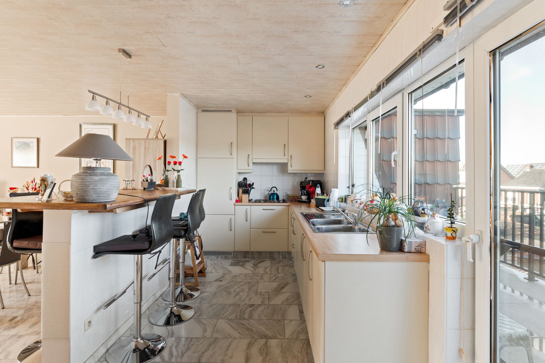 Instapklaar appartement met 2 terrassen en garage foto 4