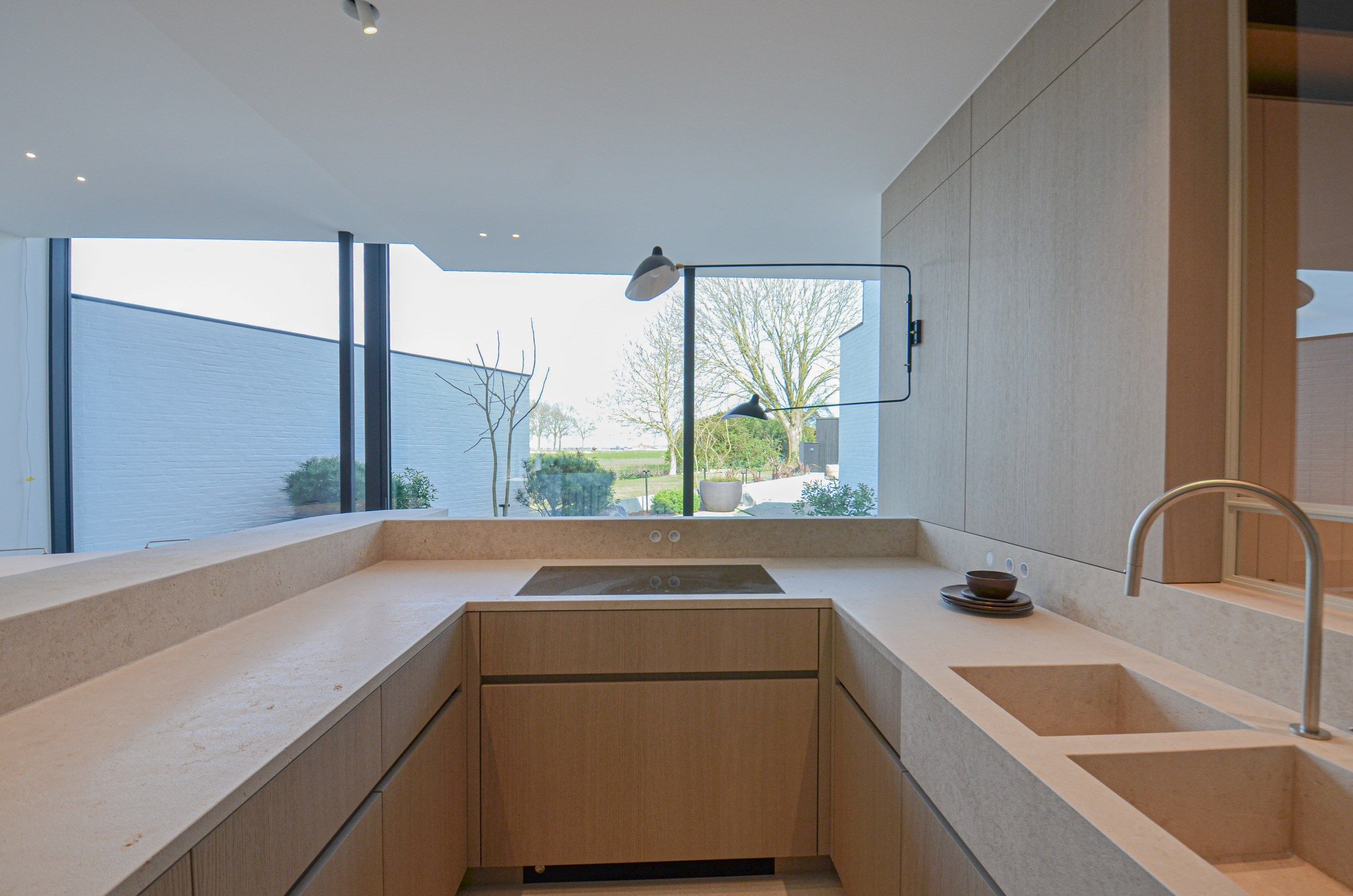 Exclusieve  nieuwbouwwoning afgewerkt met buitengewone materialen en design. foto 14