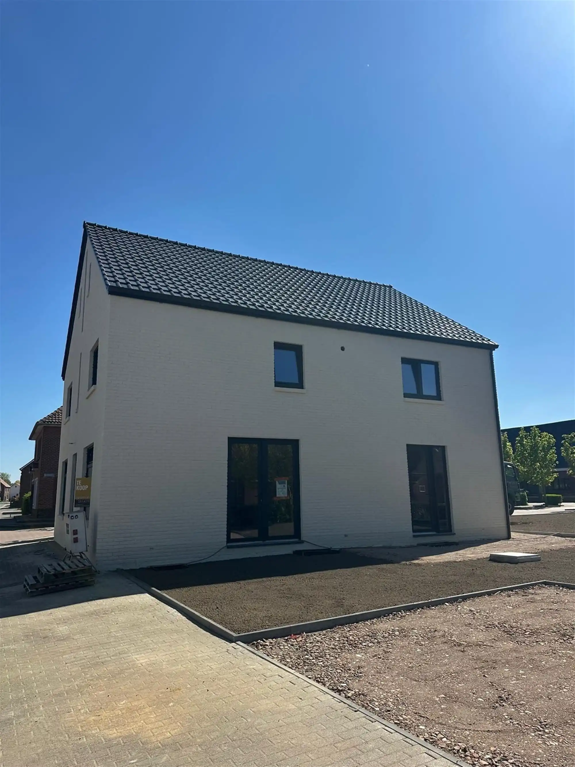 Ruime vrijstaande, te renoveren, woning op een rustige locatie in Voorshoven foto 5