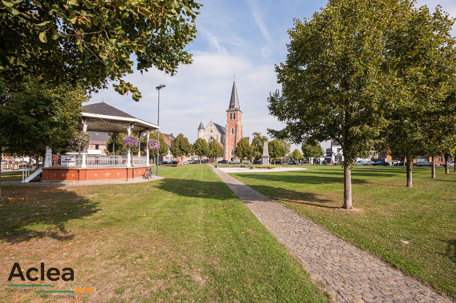 Te renoveren woning met grote magazijnruimte en veel potentieel foto 36