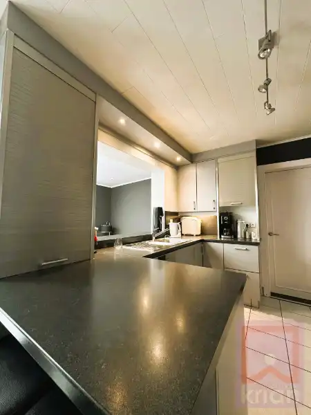 Instapklare gezinswoning met 4 slaapkamers, mooie grote tuin en ruime parkeermogelijkheden foto 10