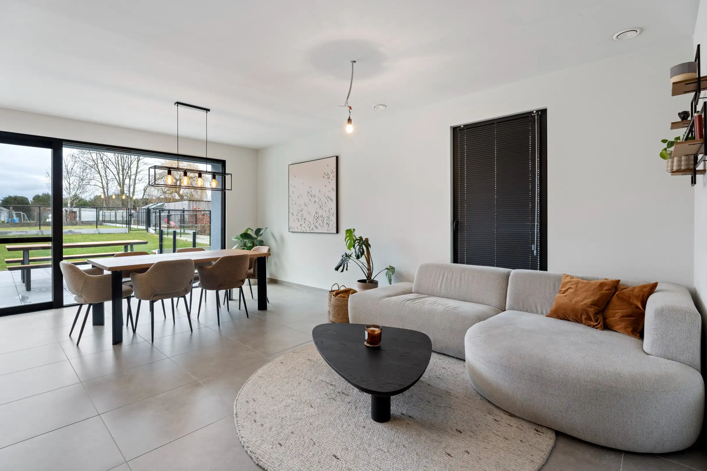 Gelijkvloers appartement met terras en tuin foto 5