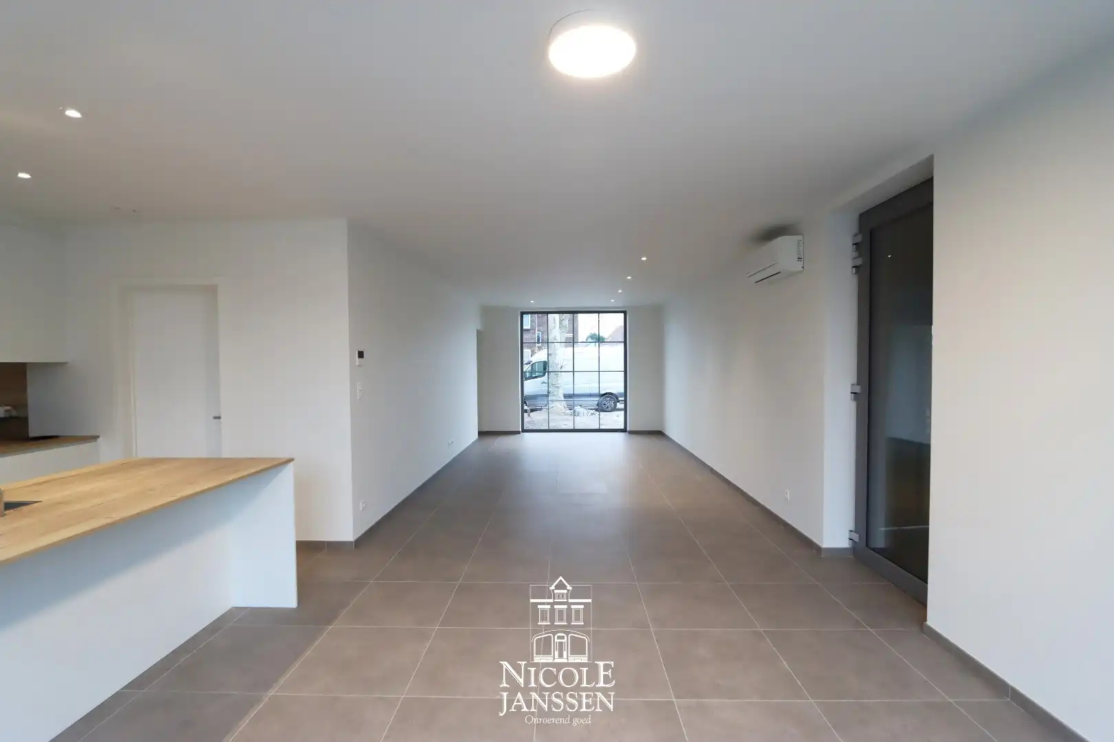 Nieuwbouwwoning met carport foto 4