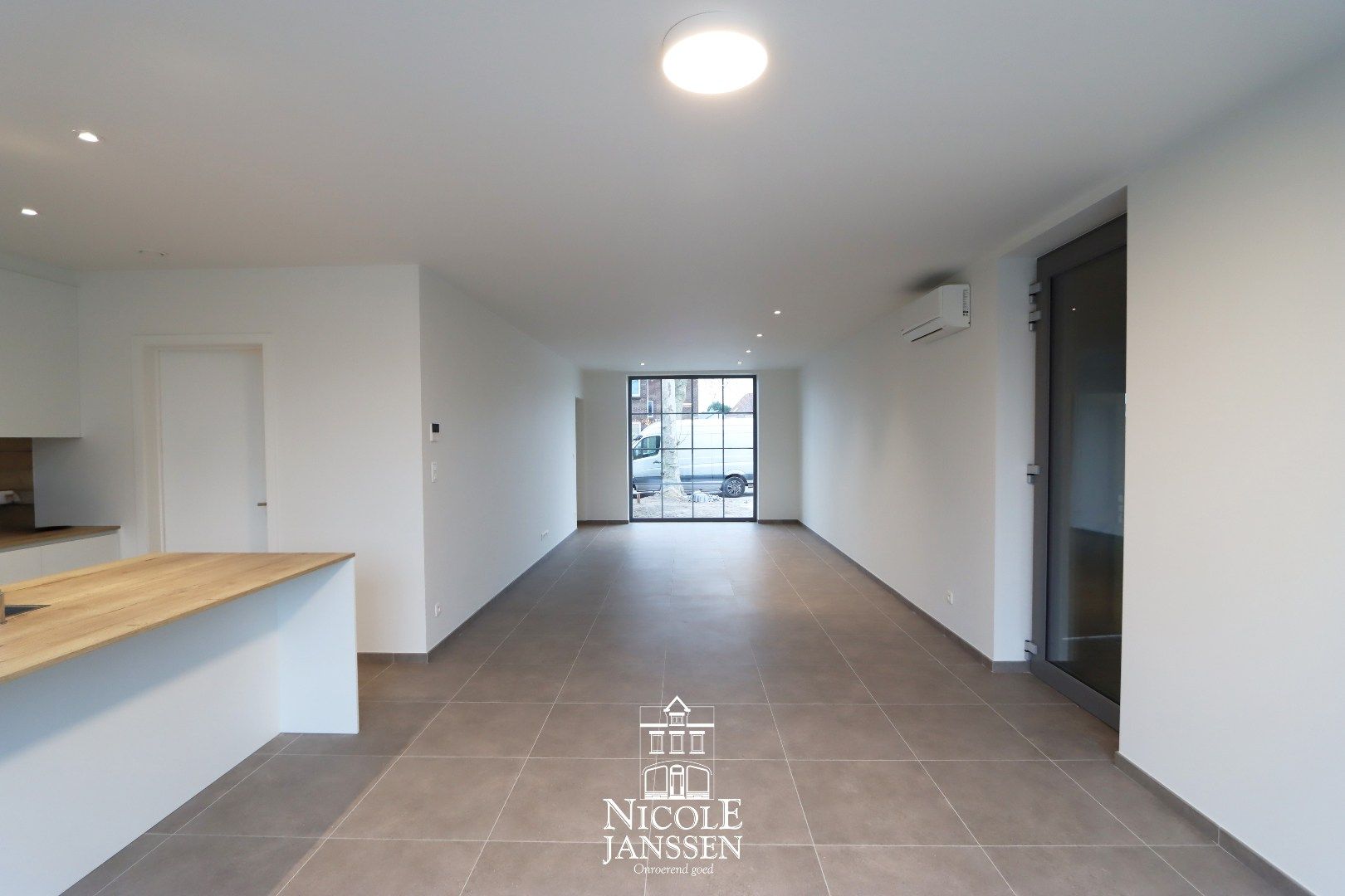 Nieuwbouwwoning met carport foto 4