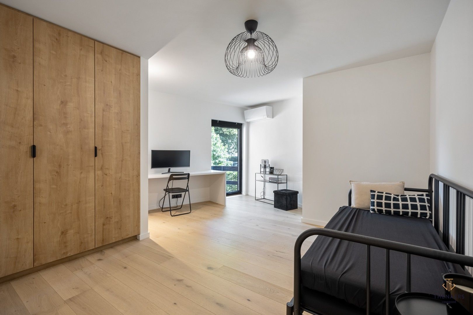 UNIEKE GERENOVEERDE WONING MET 4 SLAAPKAMERS EN PRACHTIG UITZICHT OP DE VELDEN. foto 22