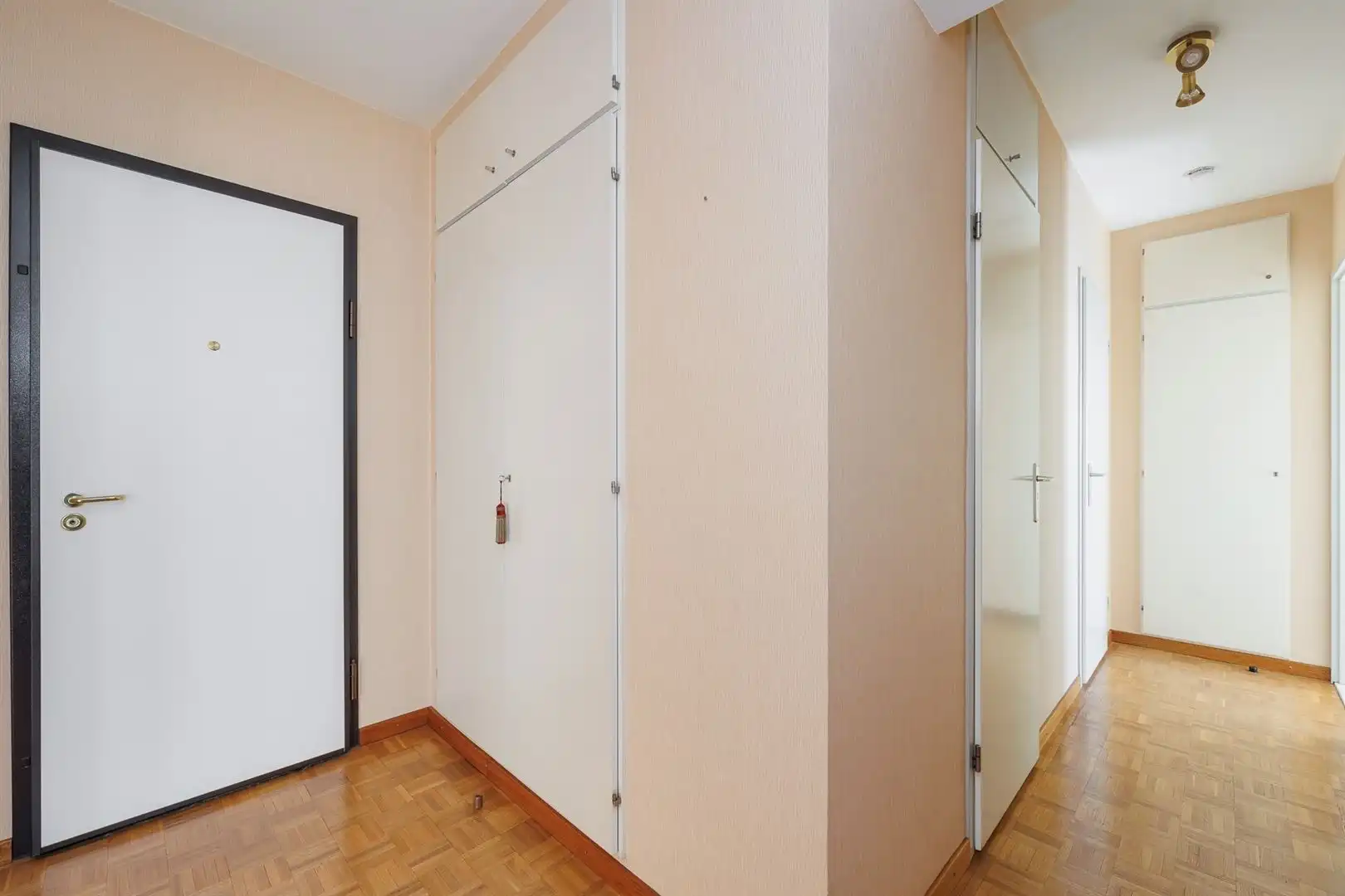 Lichtrijk appartement met panoramisch uitzicht, groot terras en parking foto 5