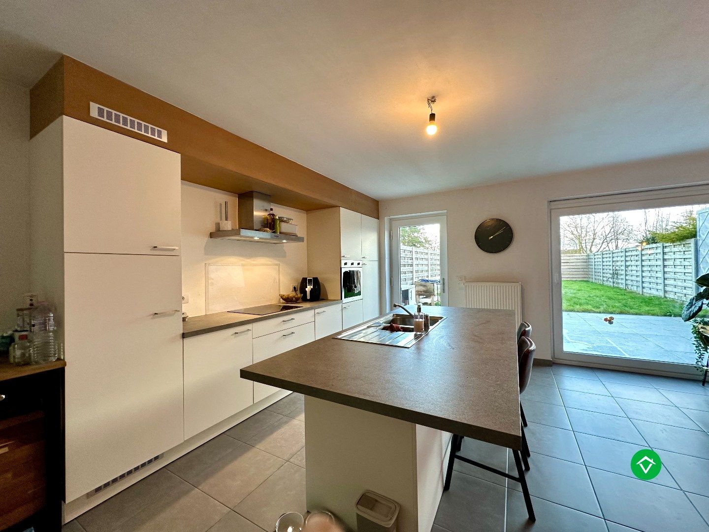 Recente nieuwbouwwoning met drie slaapkamers en garage te Eernegem foto 4