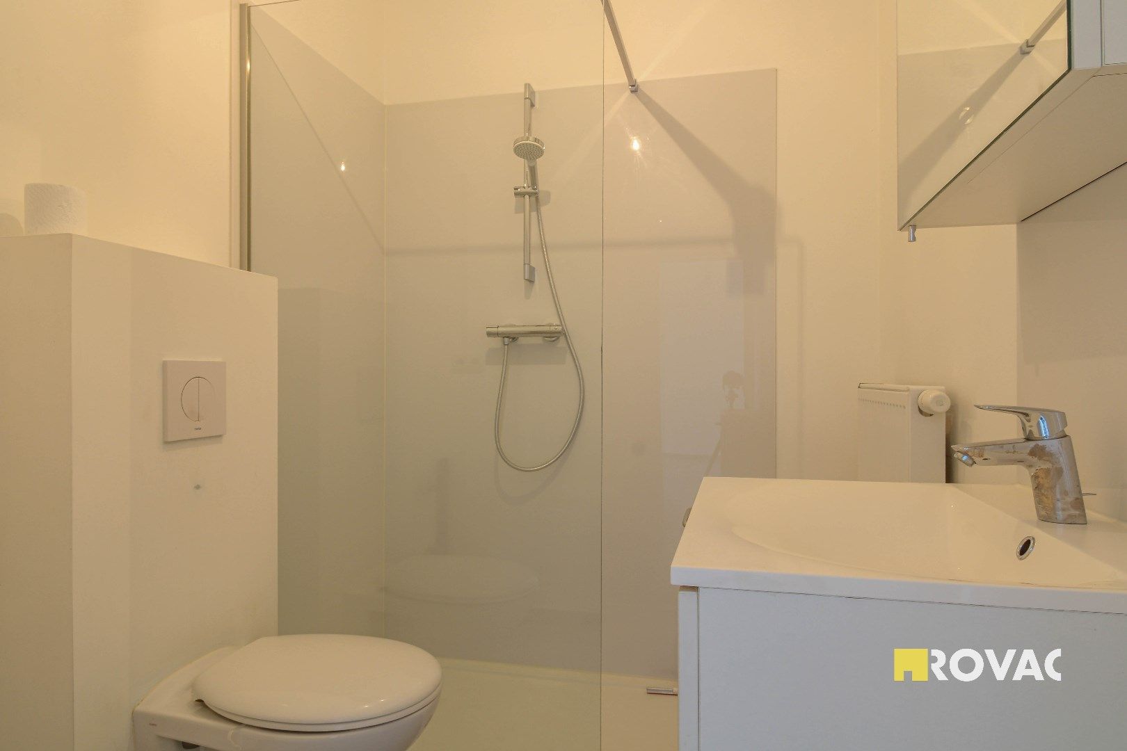 Volledig gerenoveerd appartement op het gelijkvloers - in zeer rustige omgeving! foto 8