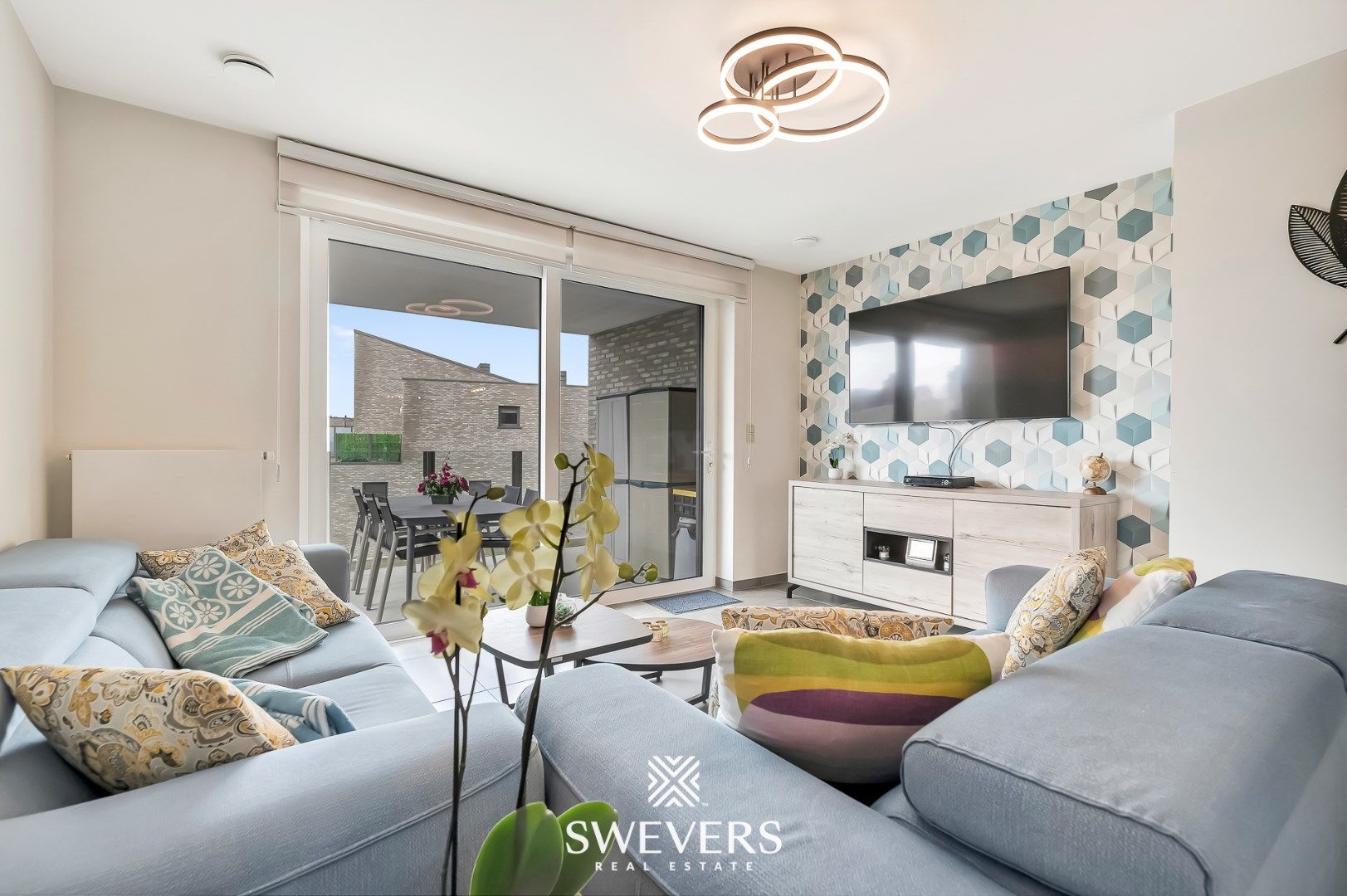 Modern, instapklaar appartement met balkon en terras op rustige locatie in Heppen foto 4