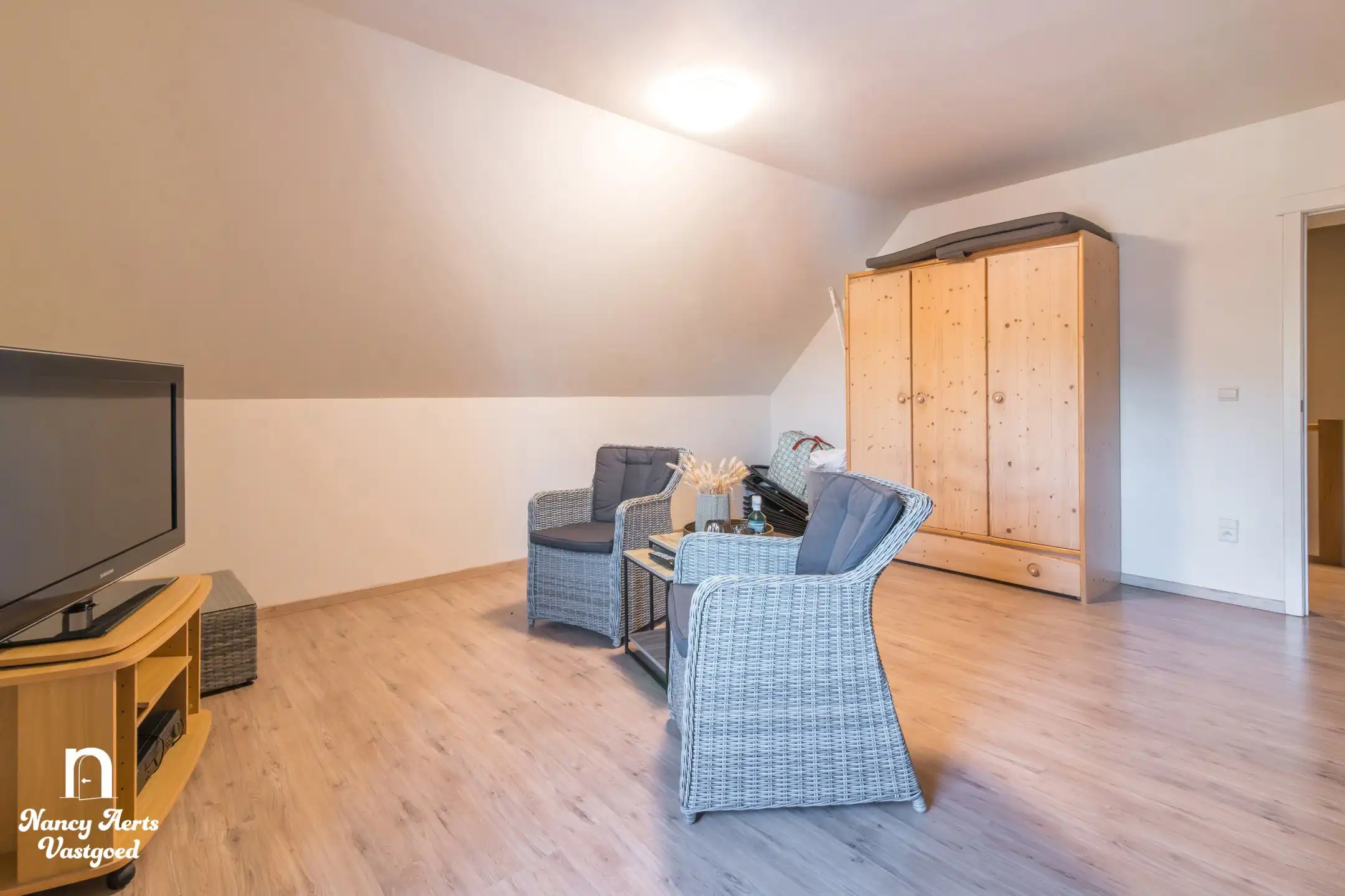 Instapklare woning met goed draaiende kapperszaak aan huis foto 46