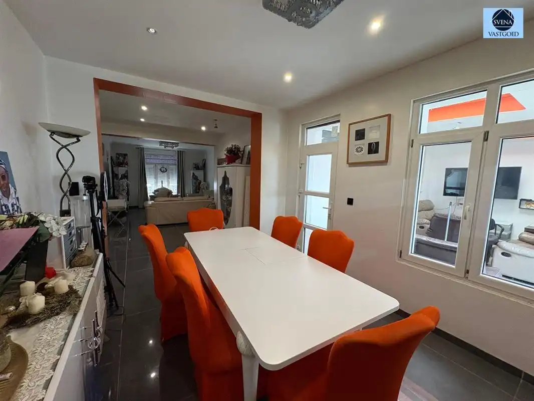 KARAKTERVOLLE WONING IN DE DORPSKERN VAN IDEGEM foto 4